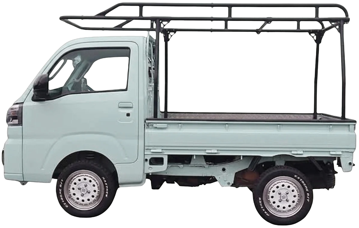 荷台にフレームを取り付けたミントグリーンの軽トラック